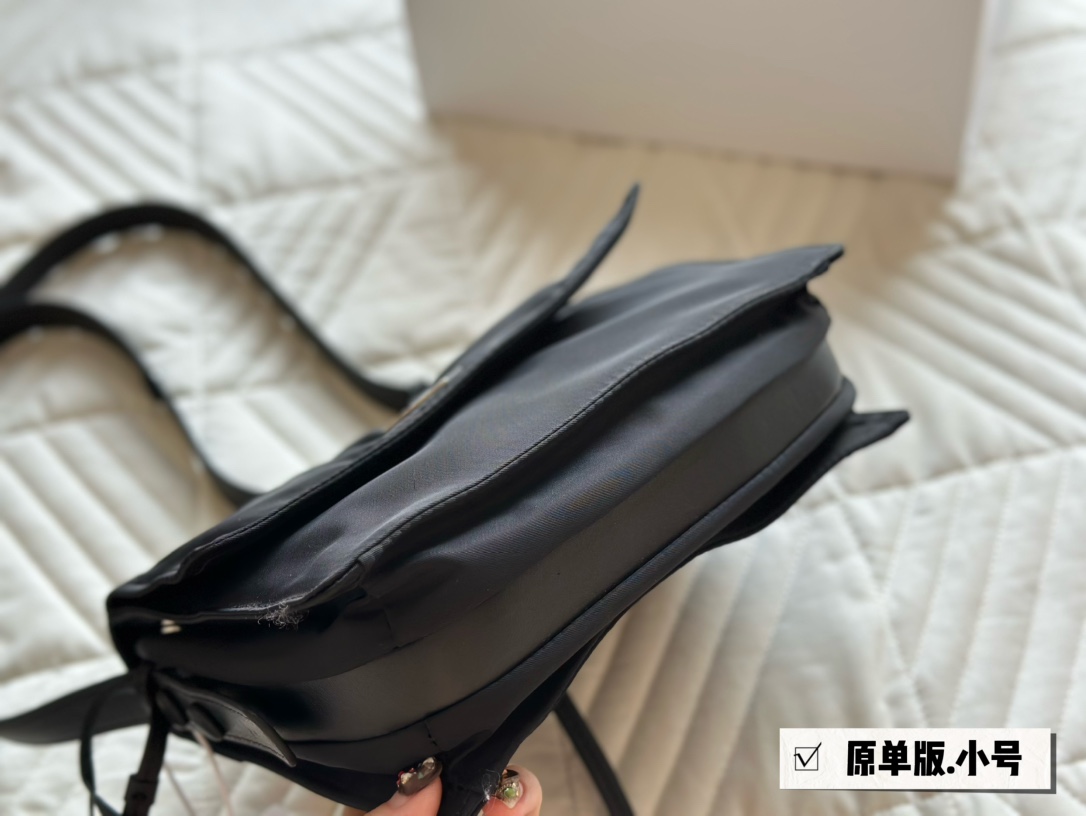 Pra invites x Cini Boeri bag