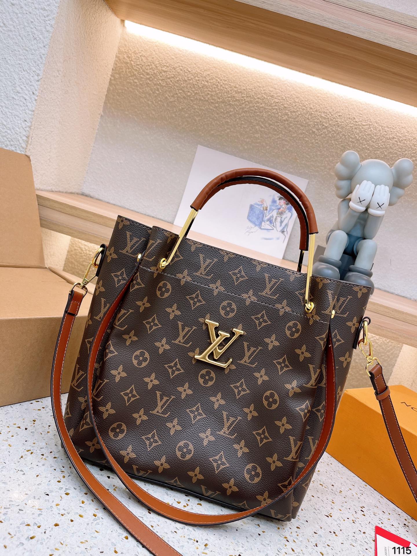 Louis new arrival tote bag size : 26*27 cm