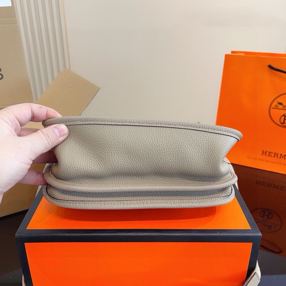 H Evelyne new arrival size : 25*9*26cm