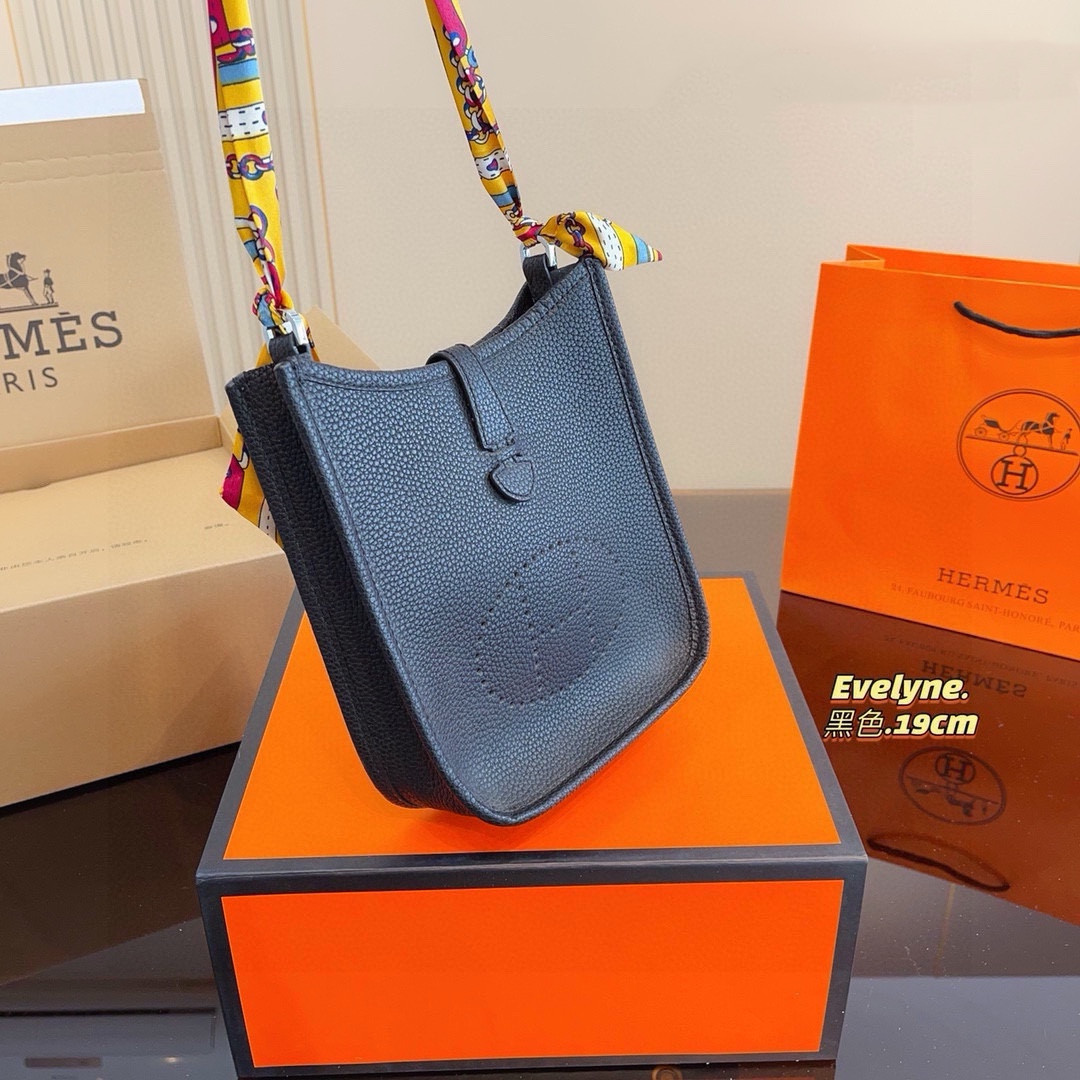 H Evelyne new arrival size : 19*6*21cm