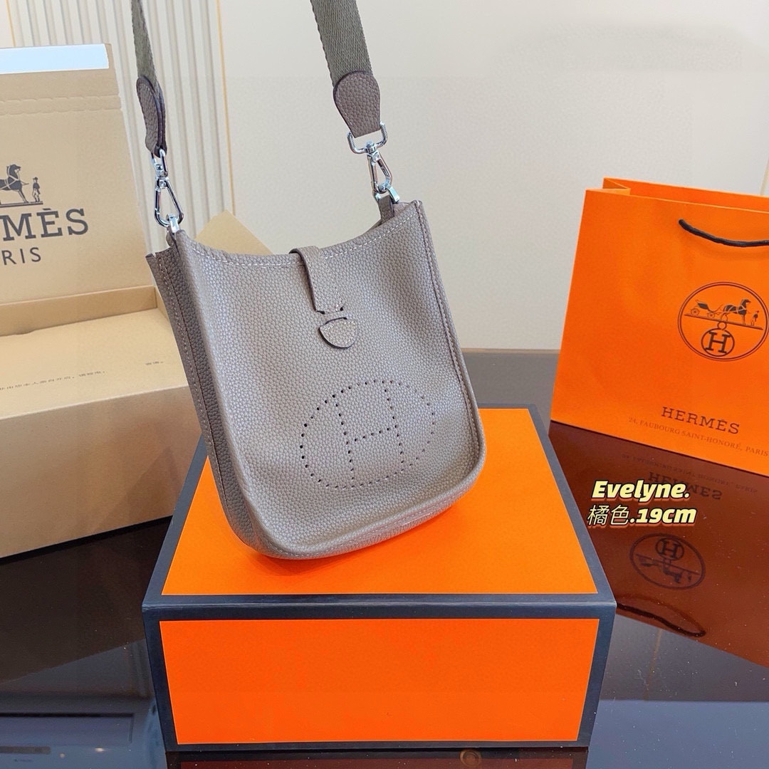 H Evelyne new arrival size : 19*6*21cm