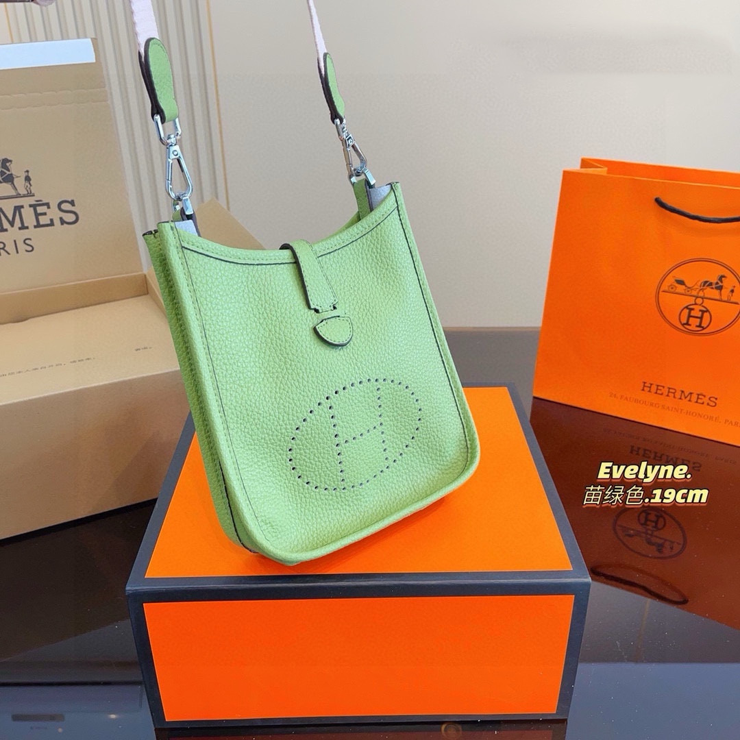 H Evelyne new arrival size : 19*6*21cm