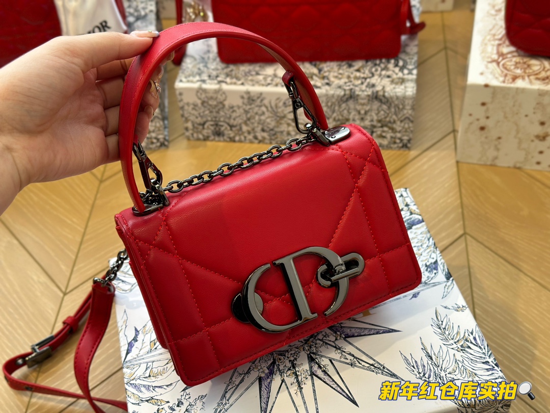 D new arrival MONTAIGNE bag size: 18*11 cm