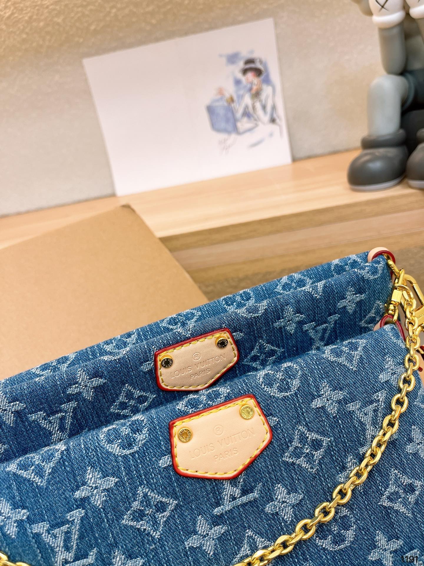 Louis new arrival denim bag size : 24 * 14 cm