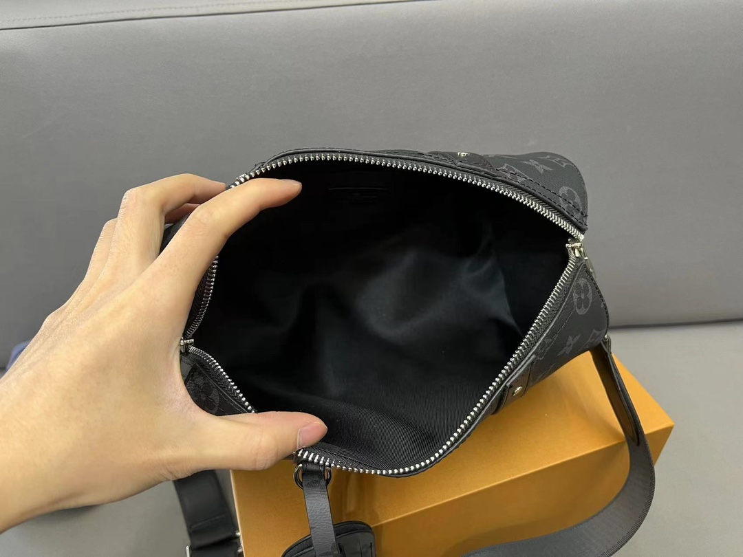 Louis CITY KEEPALL men and women bag size : 17 x 27 cm