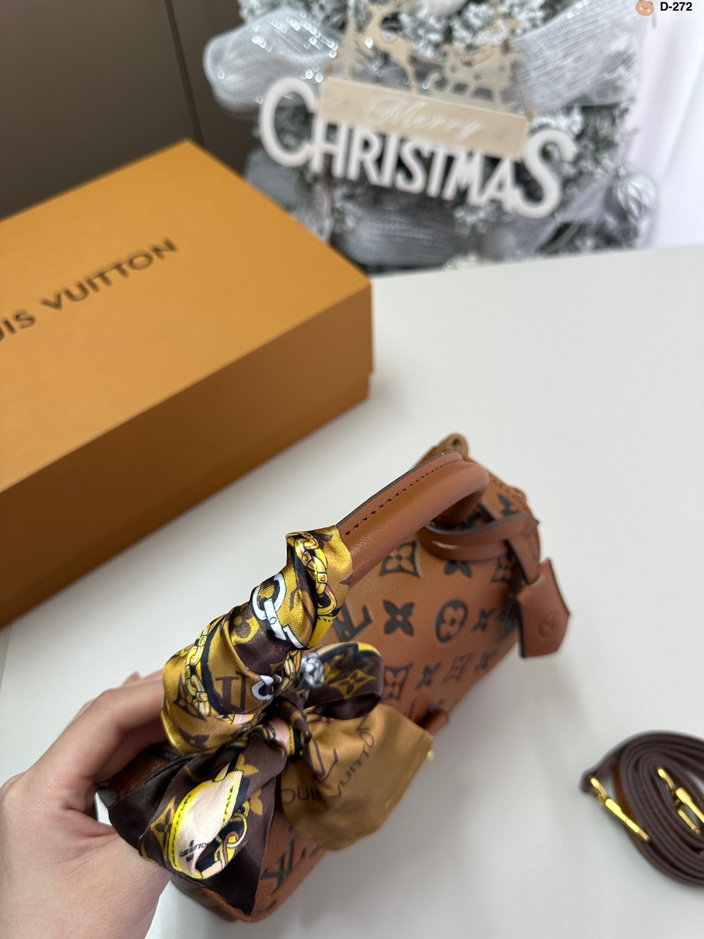 Louis madeleine bb bag size : 24*8*16 cm