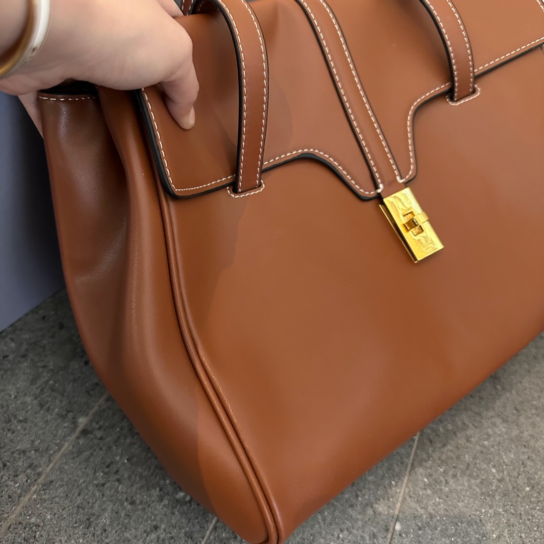 MEDIUM SOFT 16 BAG IN SMOOTH CALFSKIN TAN size: 33 * 25cm