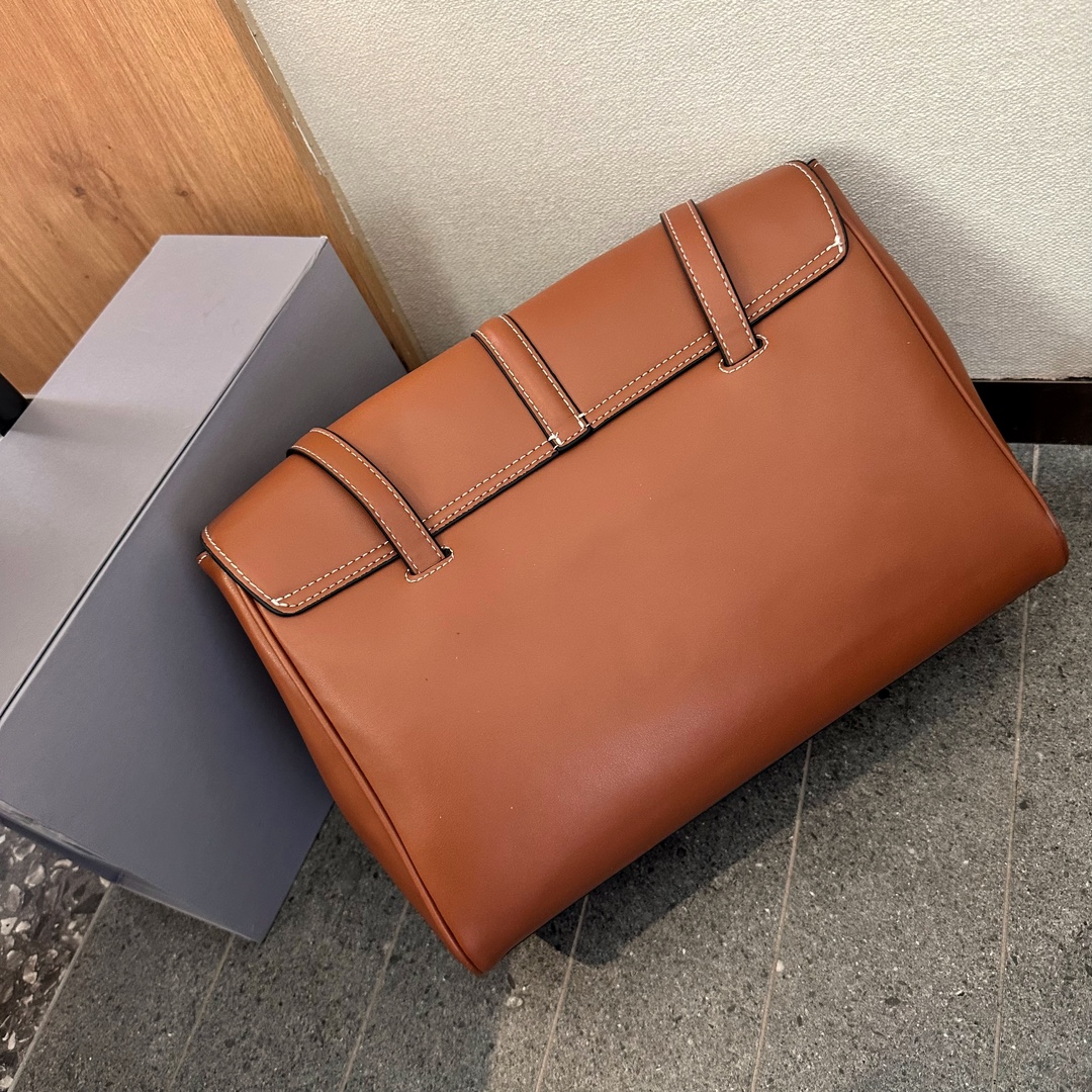 MEDIUM SOFT 16 BAG IN SMOOTH CALFSKIN TAN size: 33 * 25cm