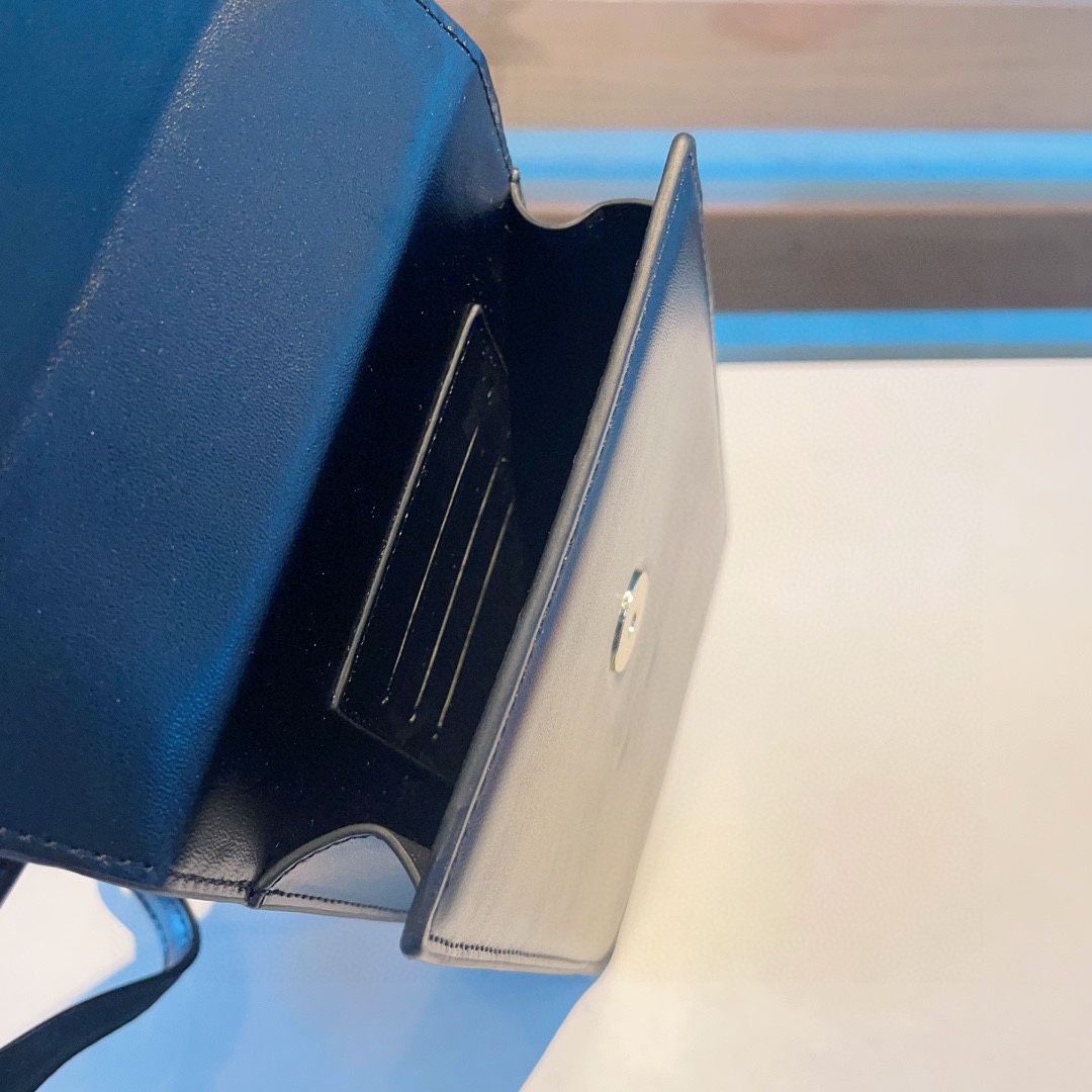 Bur new arrival phone bag (gold logo )