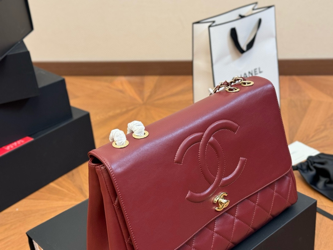 CC vintage jumbo red bag size : 34.23cm