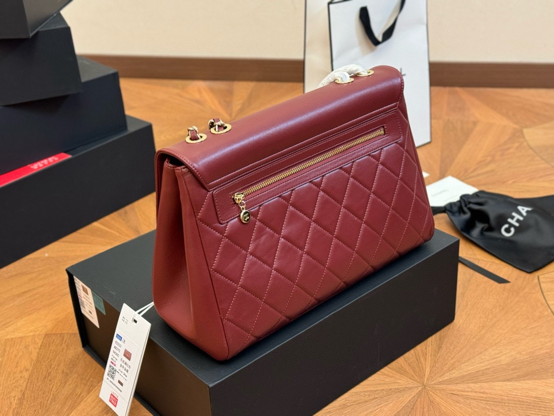 CC vintage jumbo red bag size : 34.23cm