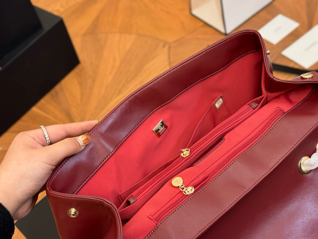 CC vintage jumbo red bag size : 34.23cm