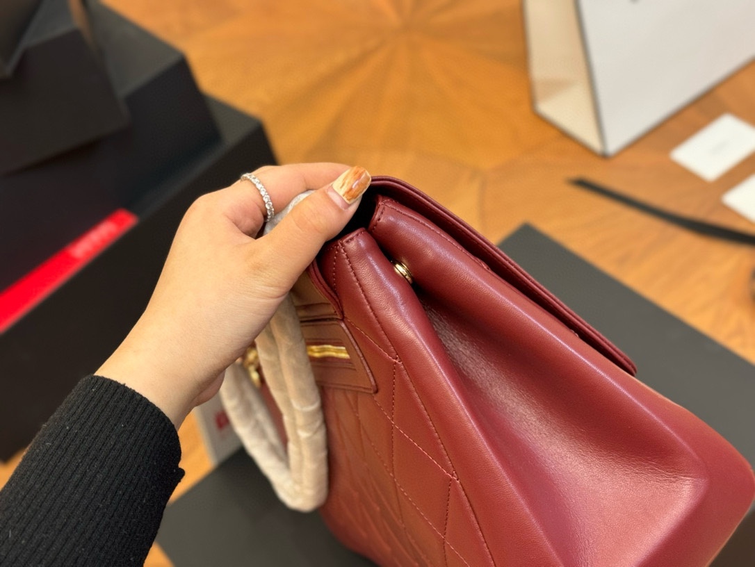 CC vintage jumbo red bag size : 34.23cm