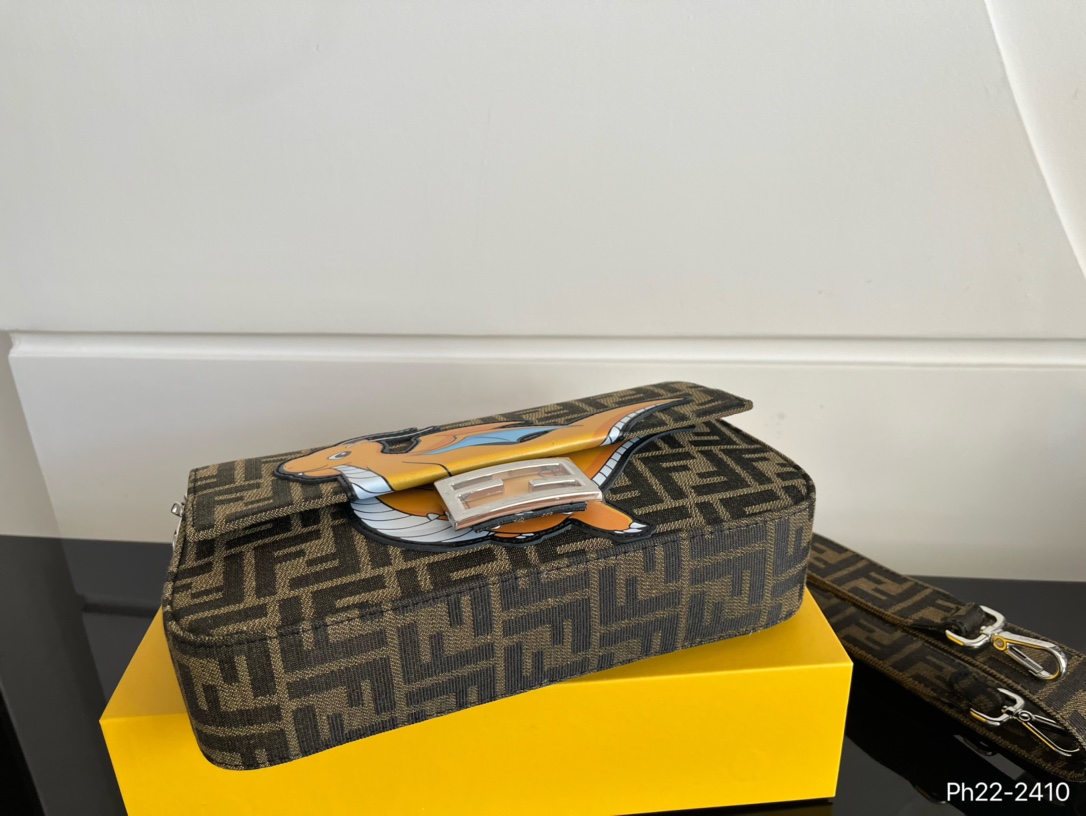 Fen  FRAGMENT new arrival bag size : 26 * 14.5 cm