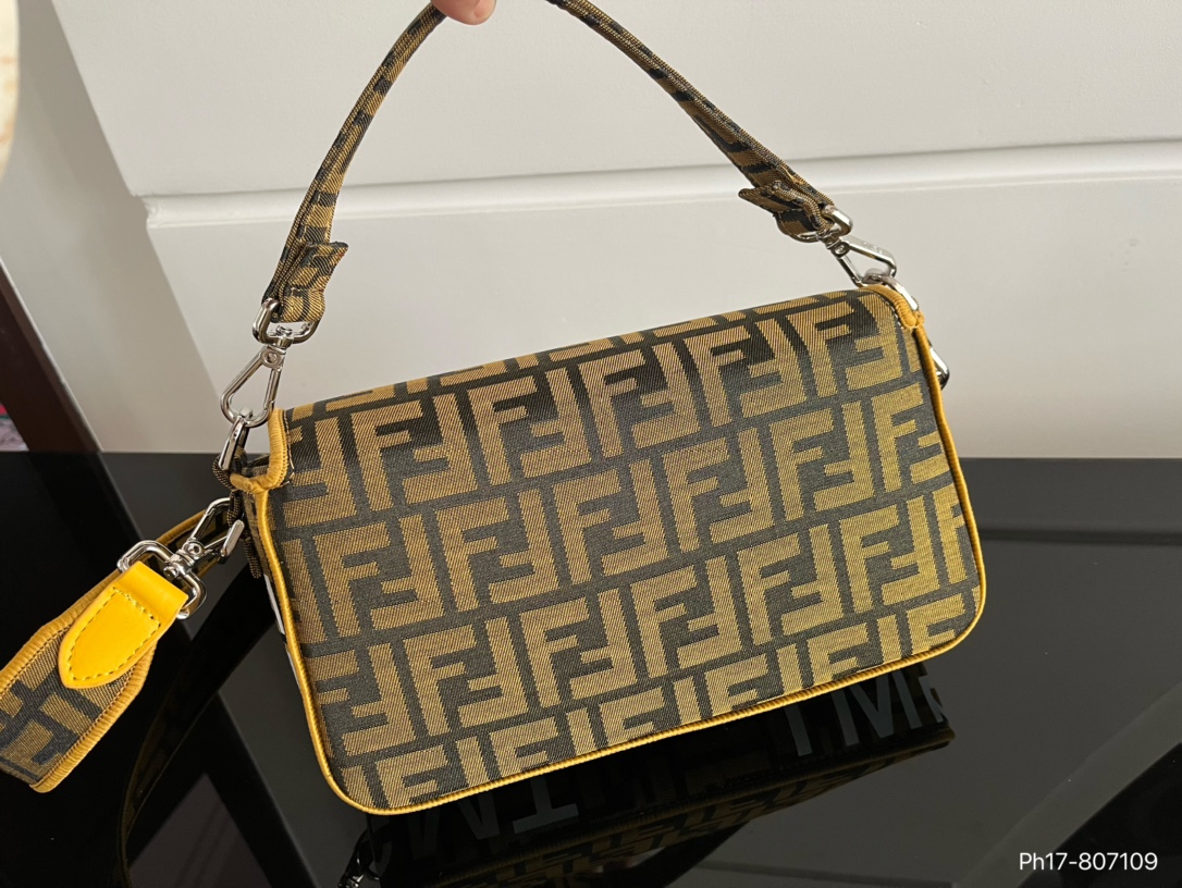 Fen new arrival bag size : 26 * 14.5  cm