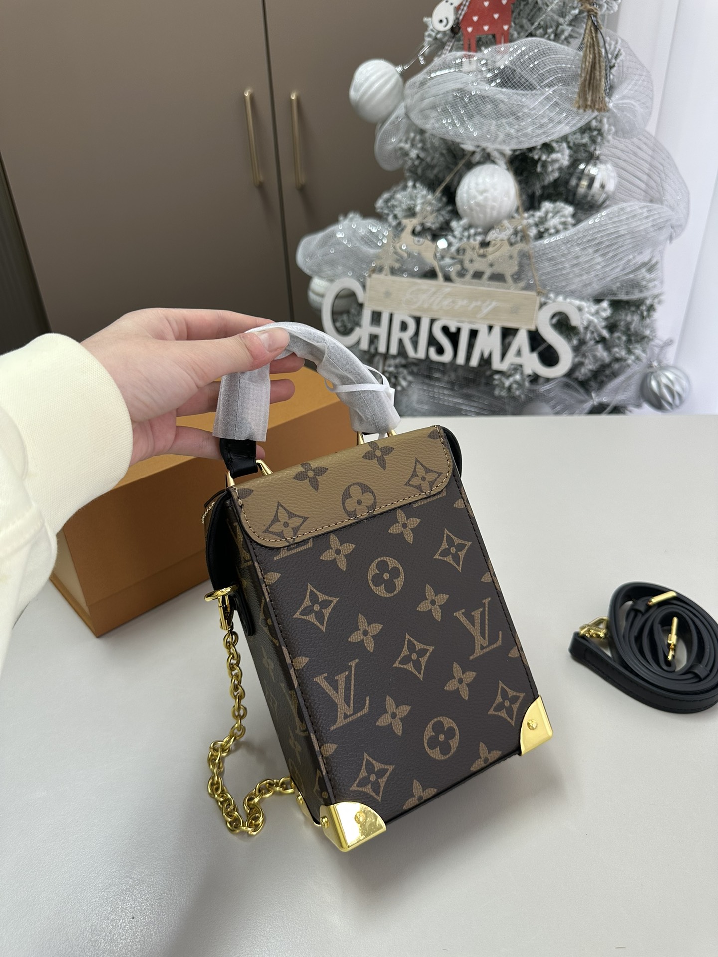 Louis new arrival phone bag size : 12*6*17 cm