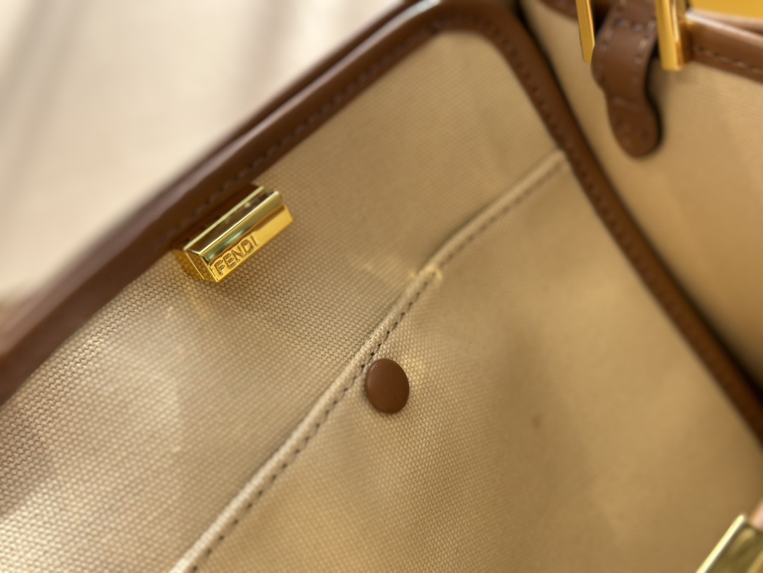 fen peekabo tote bag size : 32*27cm