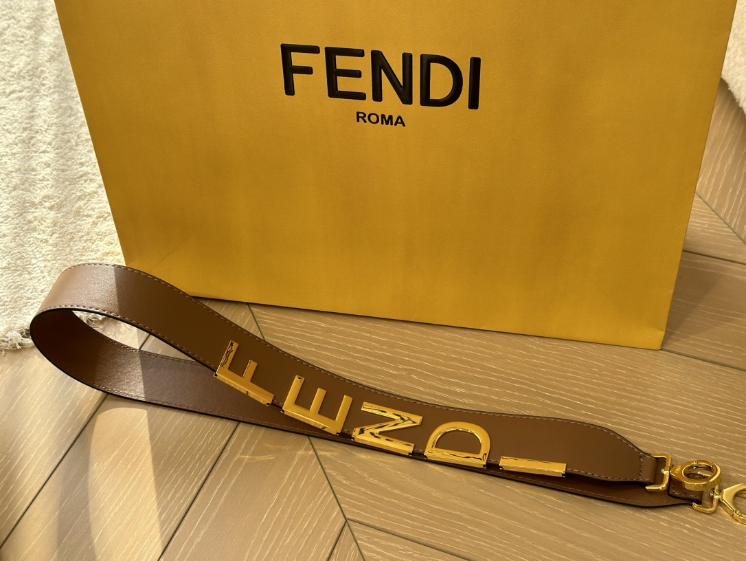 fen peekabo tote bag size : 32*27cm