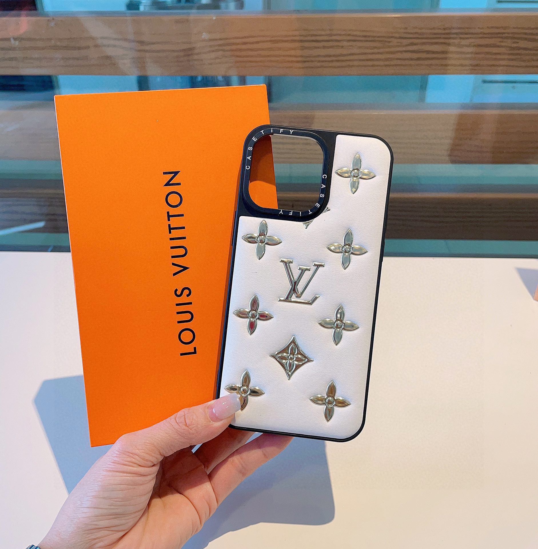 Louis phone case 05