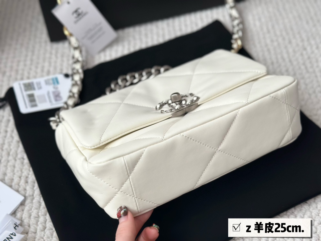 CC 19bag new arrival man and women bag size : 26 cm