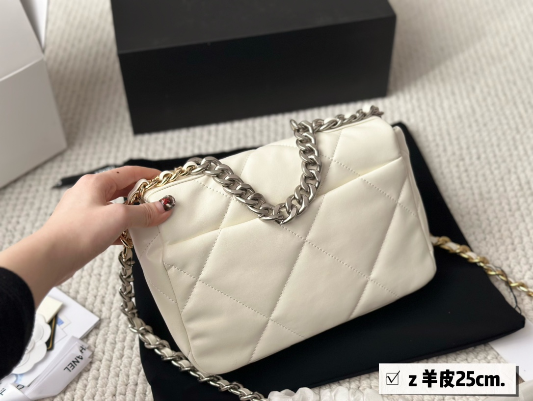 CC 19bag new arrival man and women bag size : 26 cm