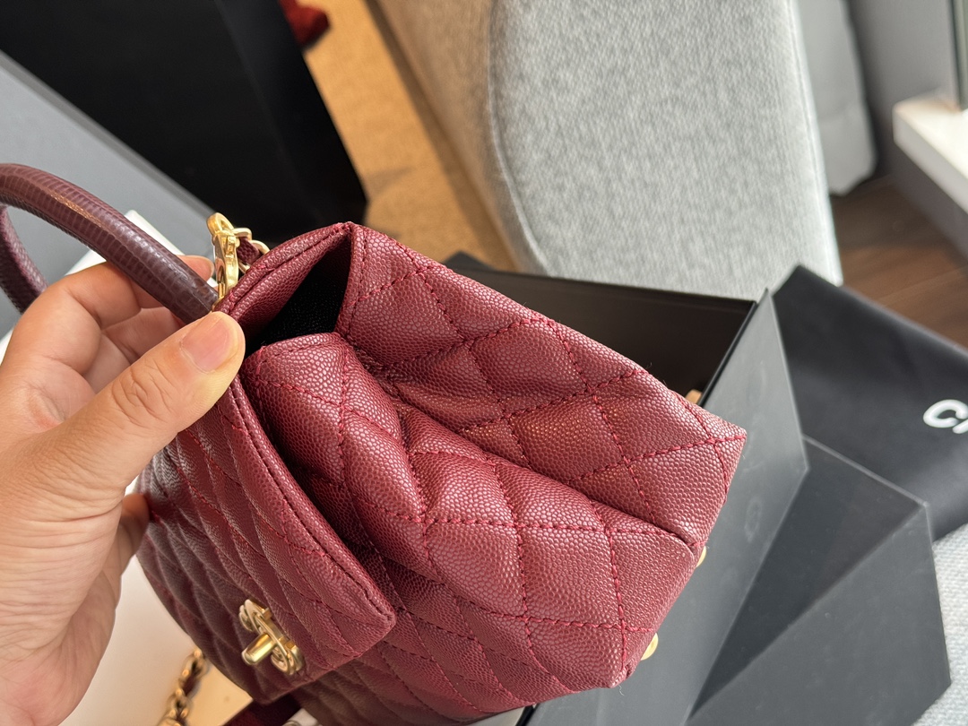 CC coco handle caviar leather size : 23*13cm