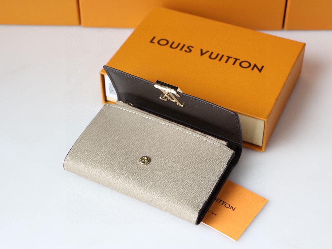 Louis new arrival Capucines wallet size : 13.5*9.5*1.5cm