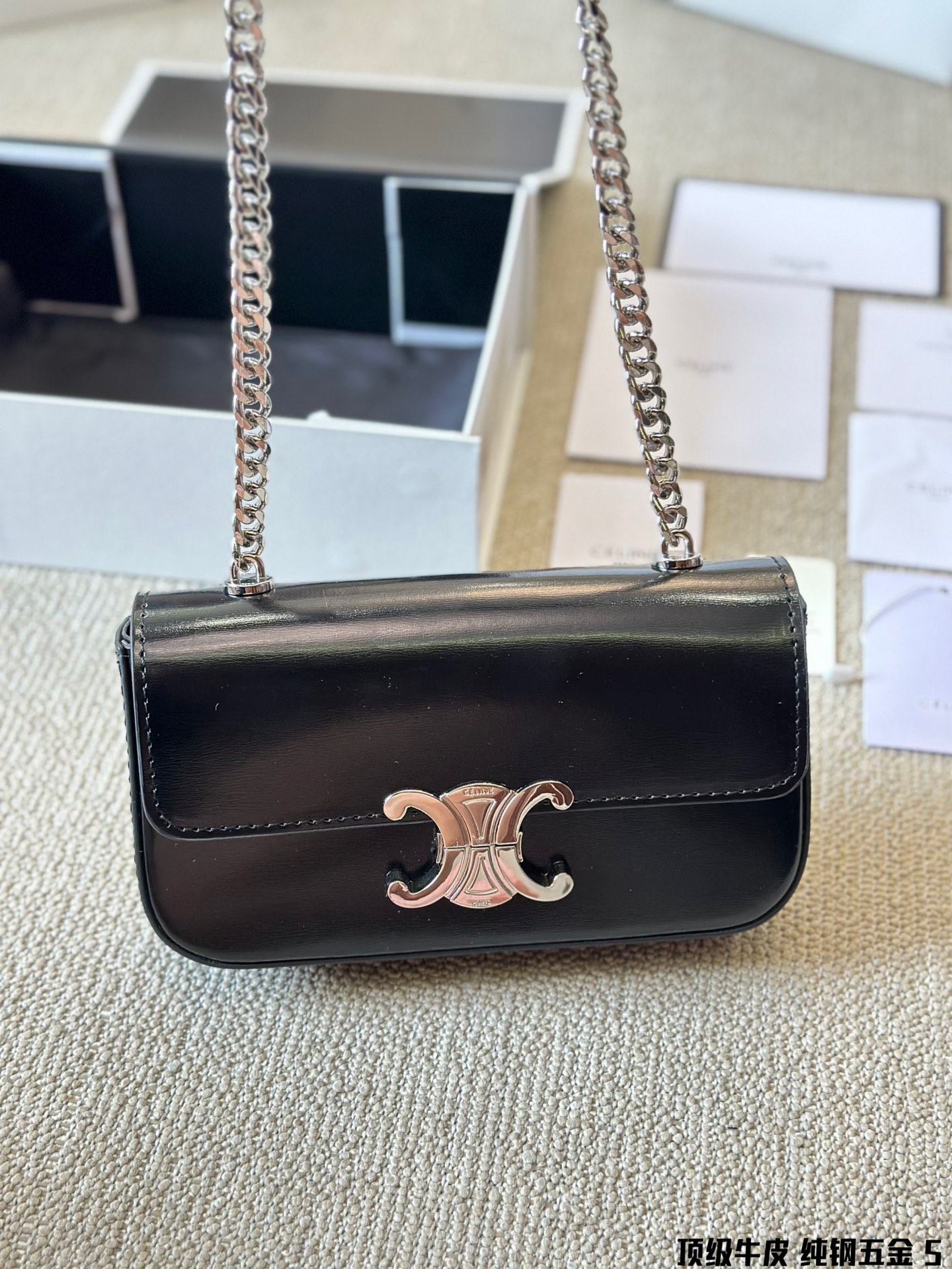 Ce TRIOMPHE bag size : 20.5�� 10.5�� 4 cm