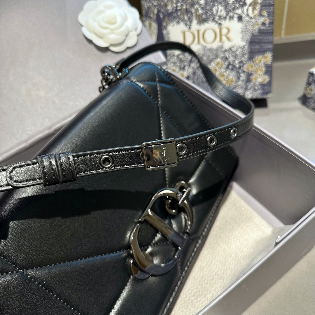 D new arrival MONTAIGNE bag size: 24 cm