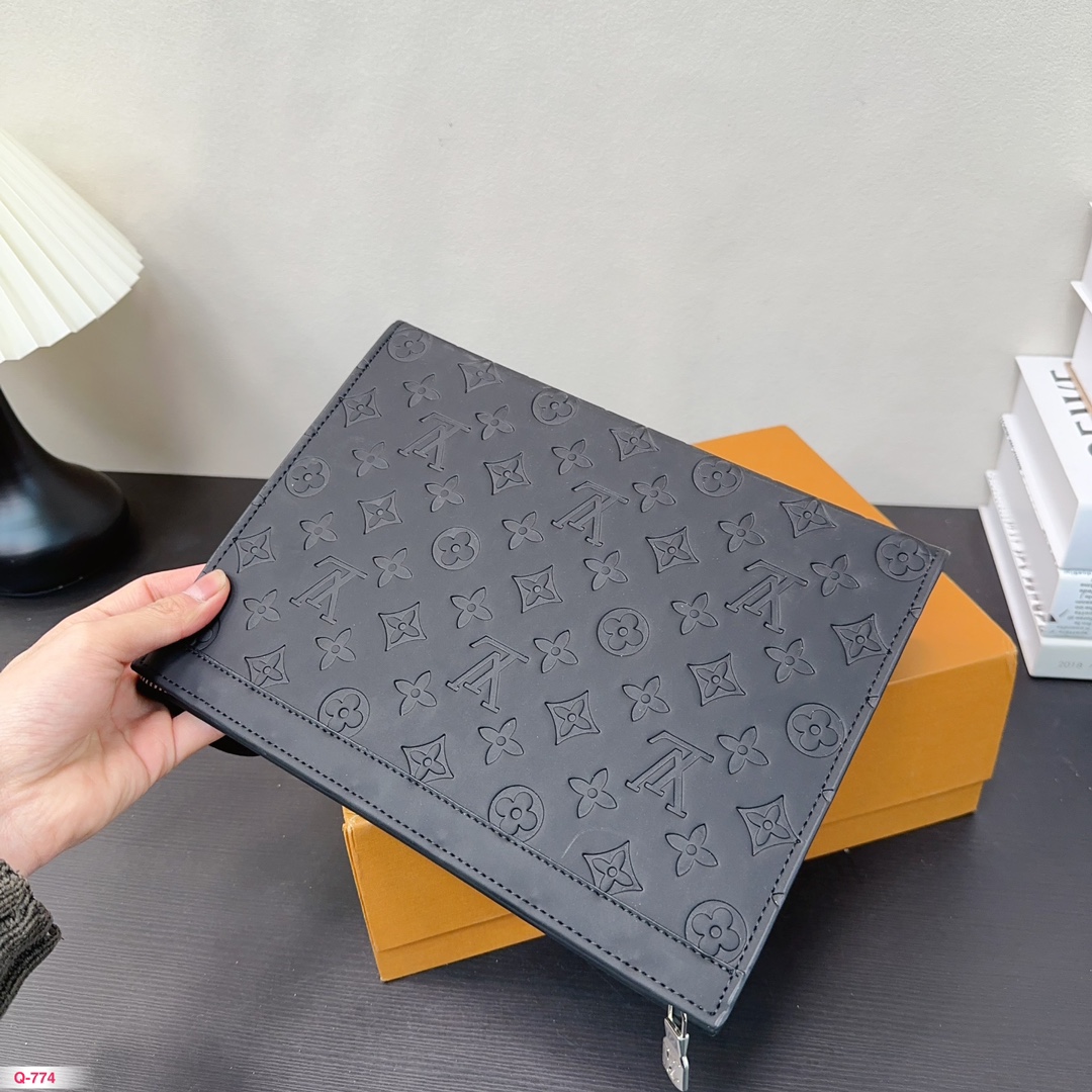 Louis Toiletry Pouch men and women bag size : 26*20 cm