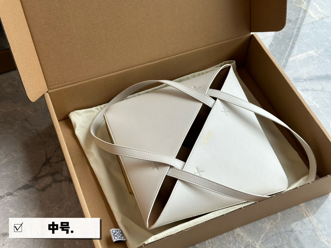 Loe Puzzle Tote Mediums size : 33 * 25cm