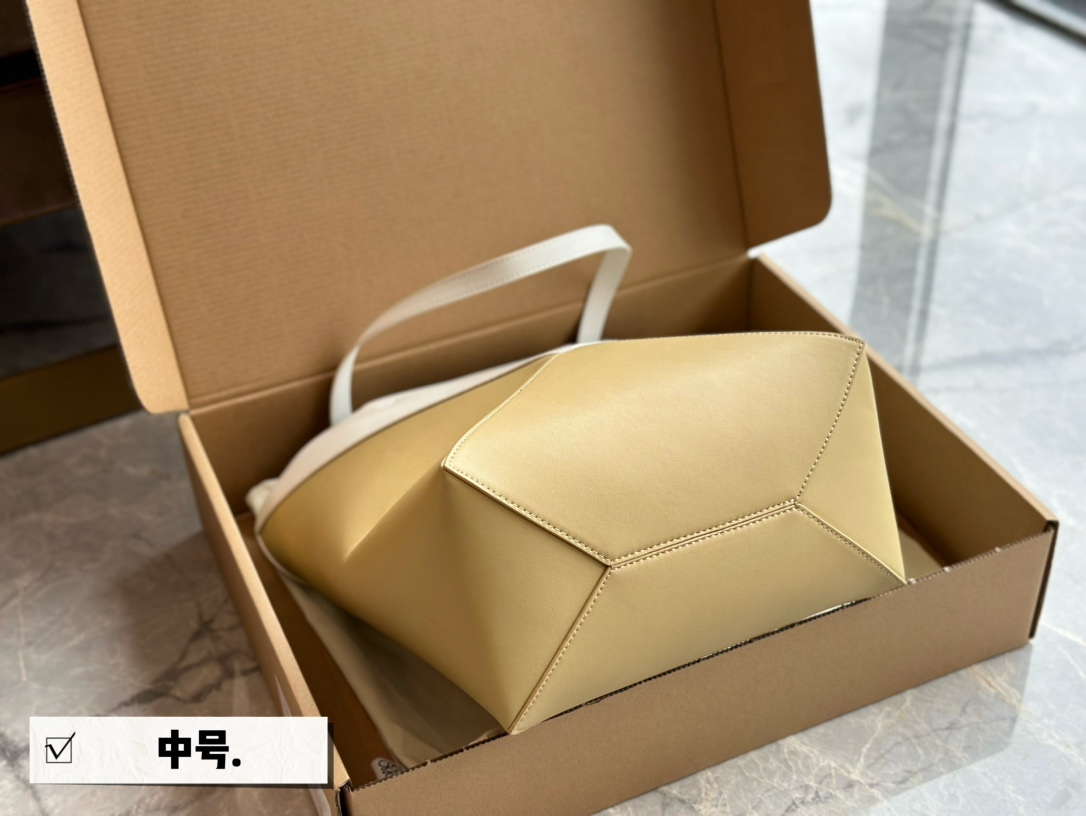 Loe Puzzle Tote Mediums size : 33 * 25cm