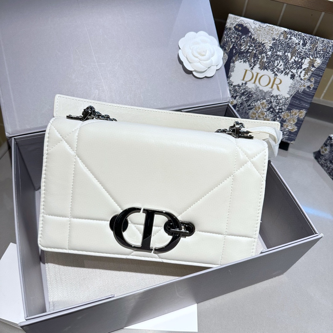 D new arrival MONTAIGNE bag size: 24 cm