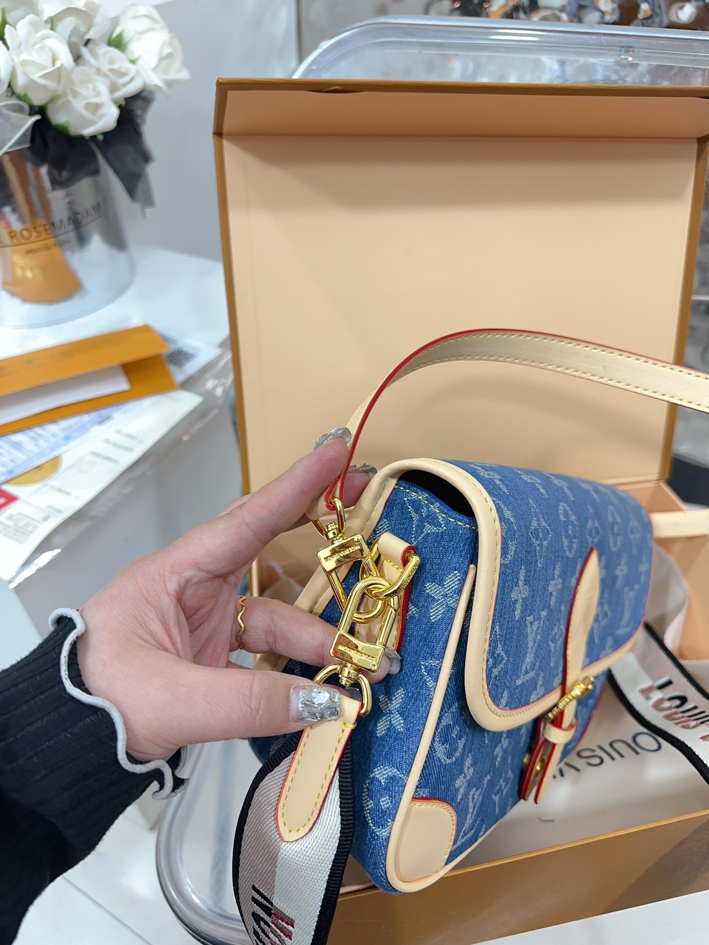 Louis Diane denim bag size :  25 15cm