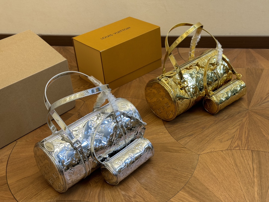 Louis new arrival men and women bag size : 30*15cm