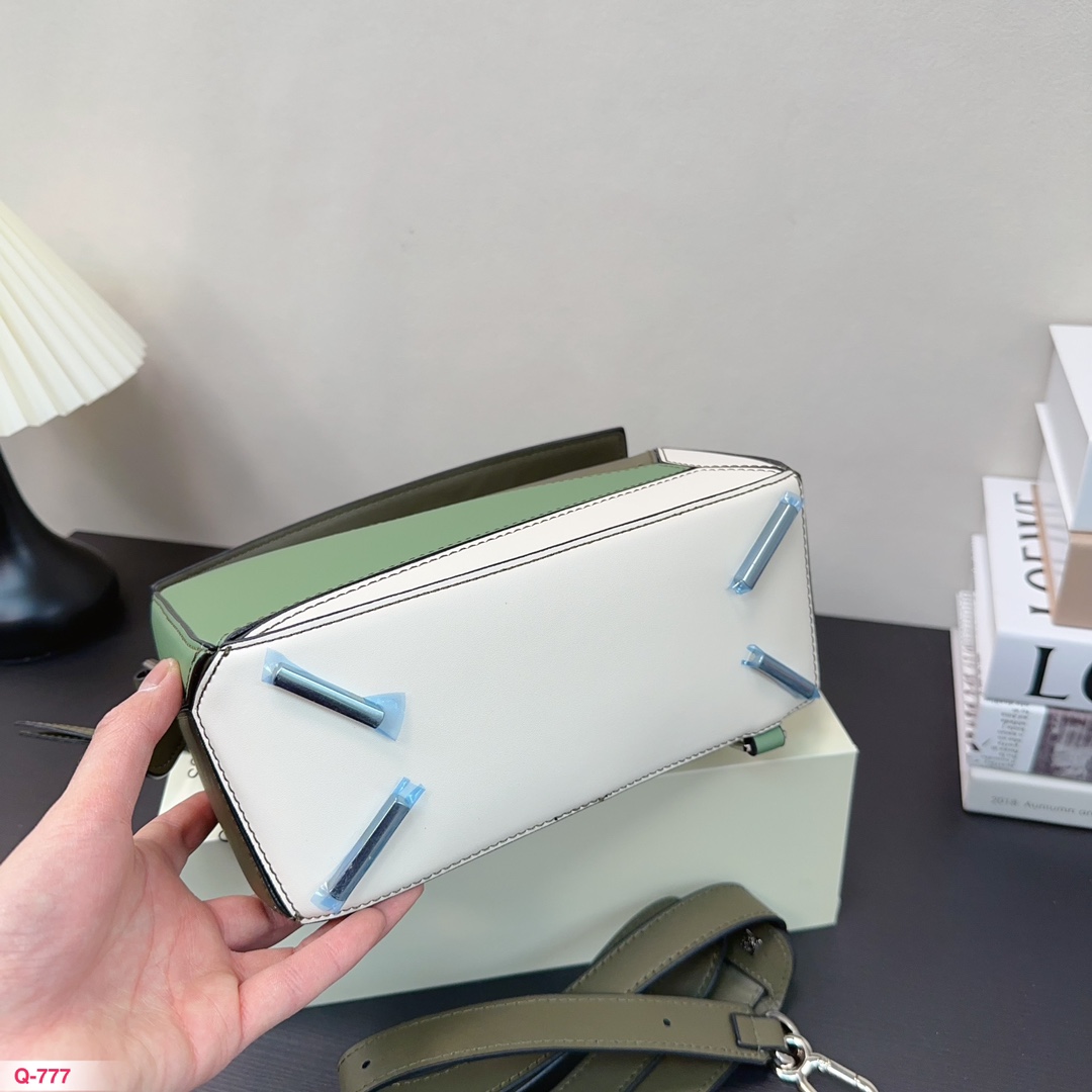 Loe puzzle bag size: 24*16cm