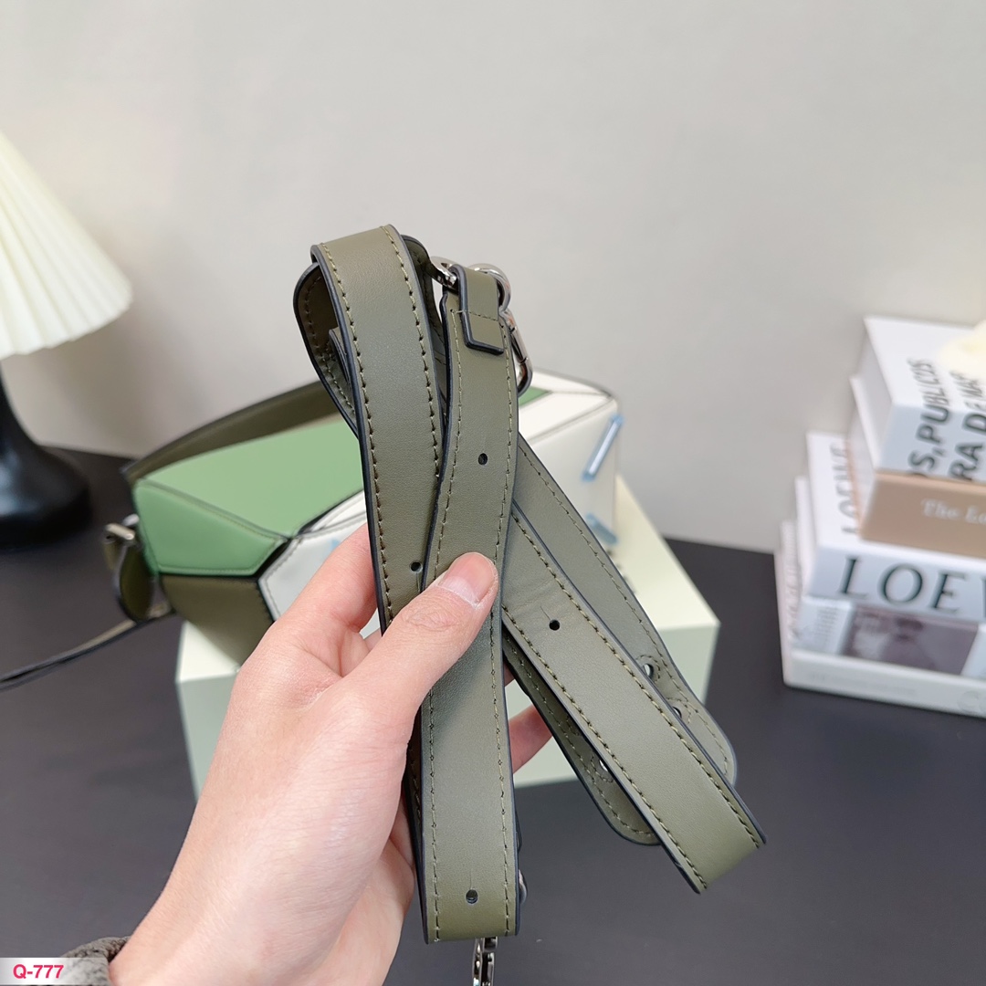 Loe puzzle bag size: 24*16cm