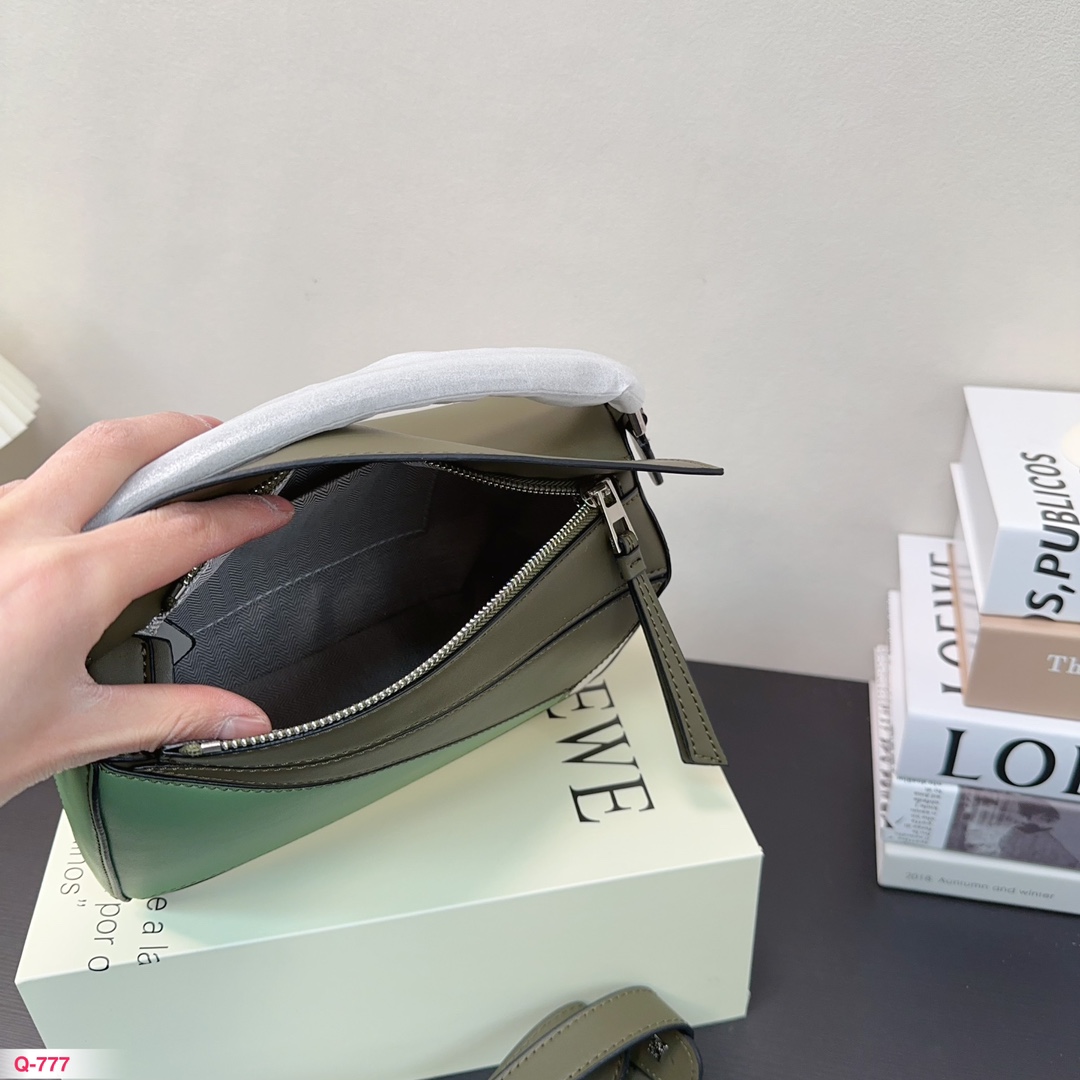 Loe puzzle bag size: 24*16cm