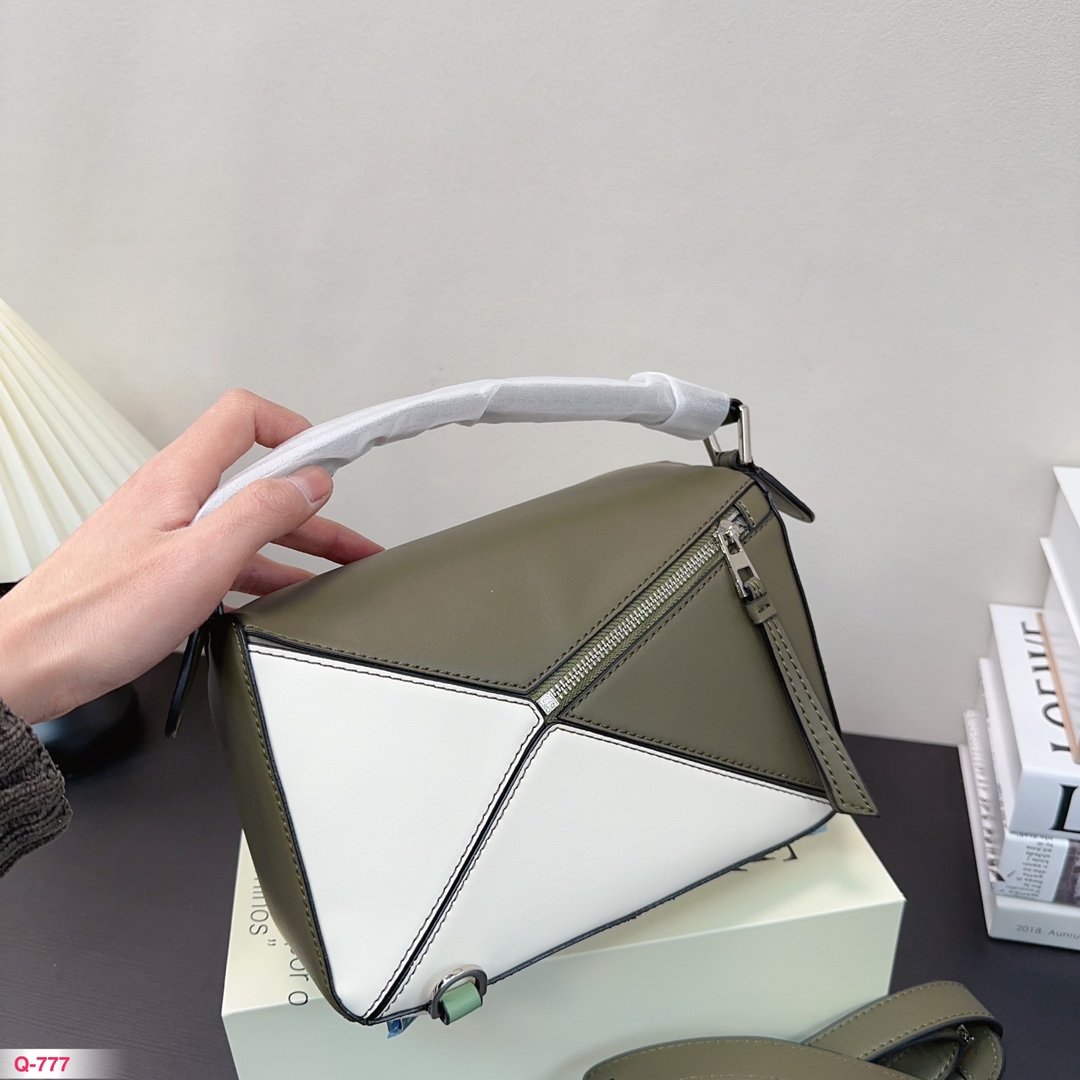 Loe puzzle bag size: 24*16cm