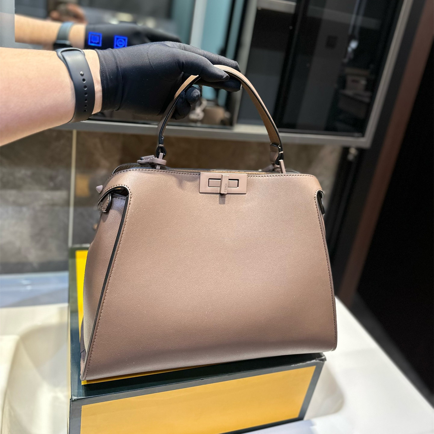 FEN Peekaboo new arrival tote bag size : 32*26 cm