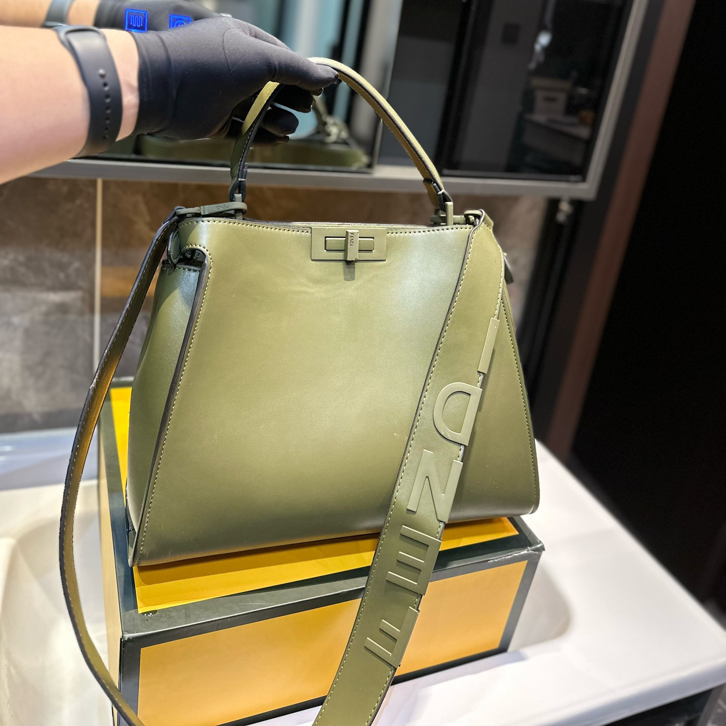 FEN Peekaboo new arrival tote bag size : 32*26 cm