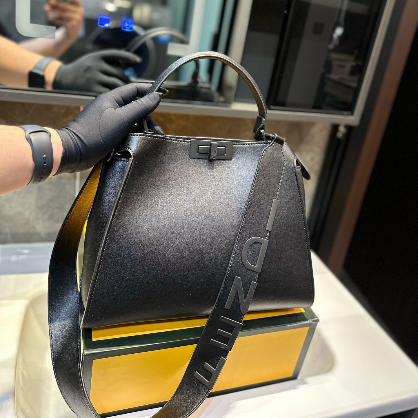 FEN Peekaboo new arrival tote bag size : 32*26 cm