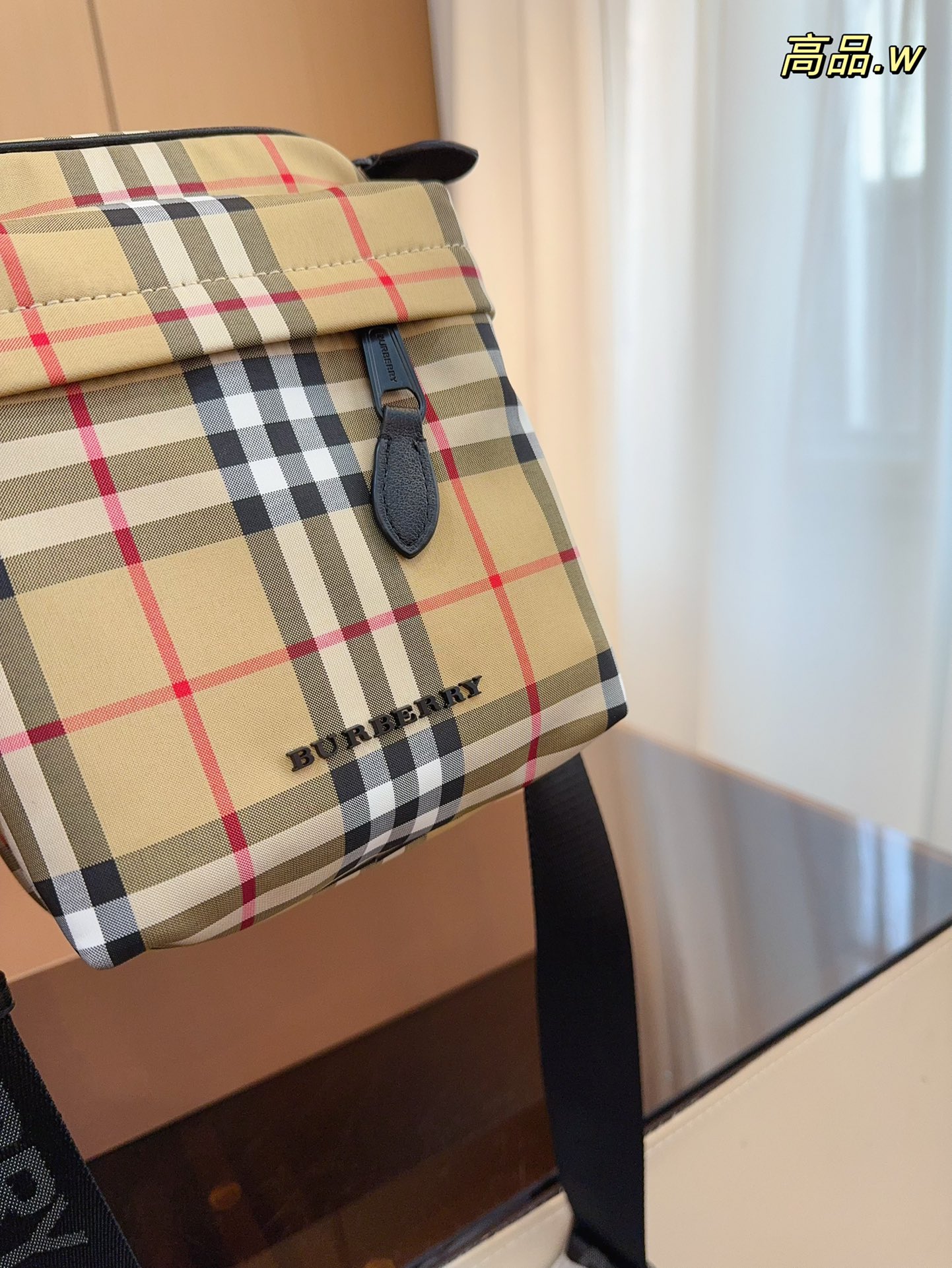 BB new arrival men and women bag size: 16*9*21cm