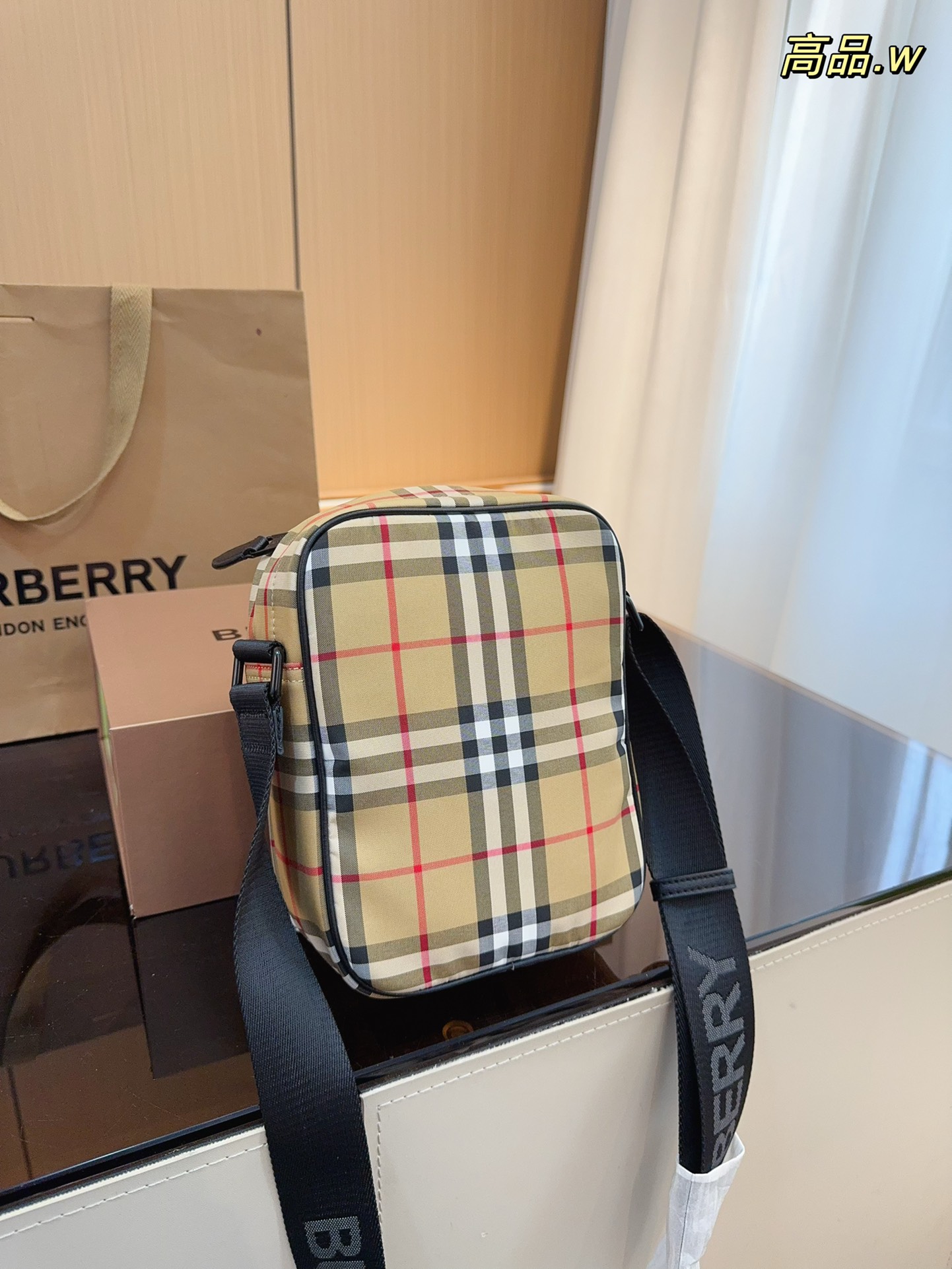 BB new arrival men and women bag size: 16*9*21cm