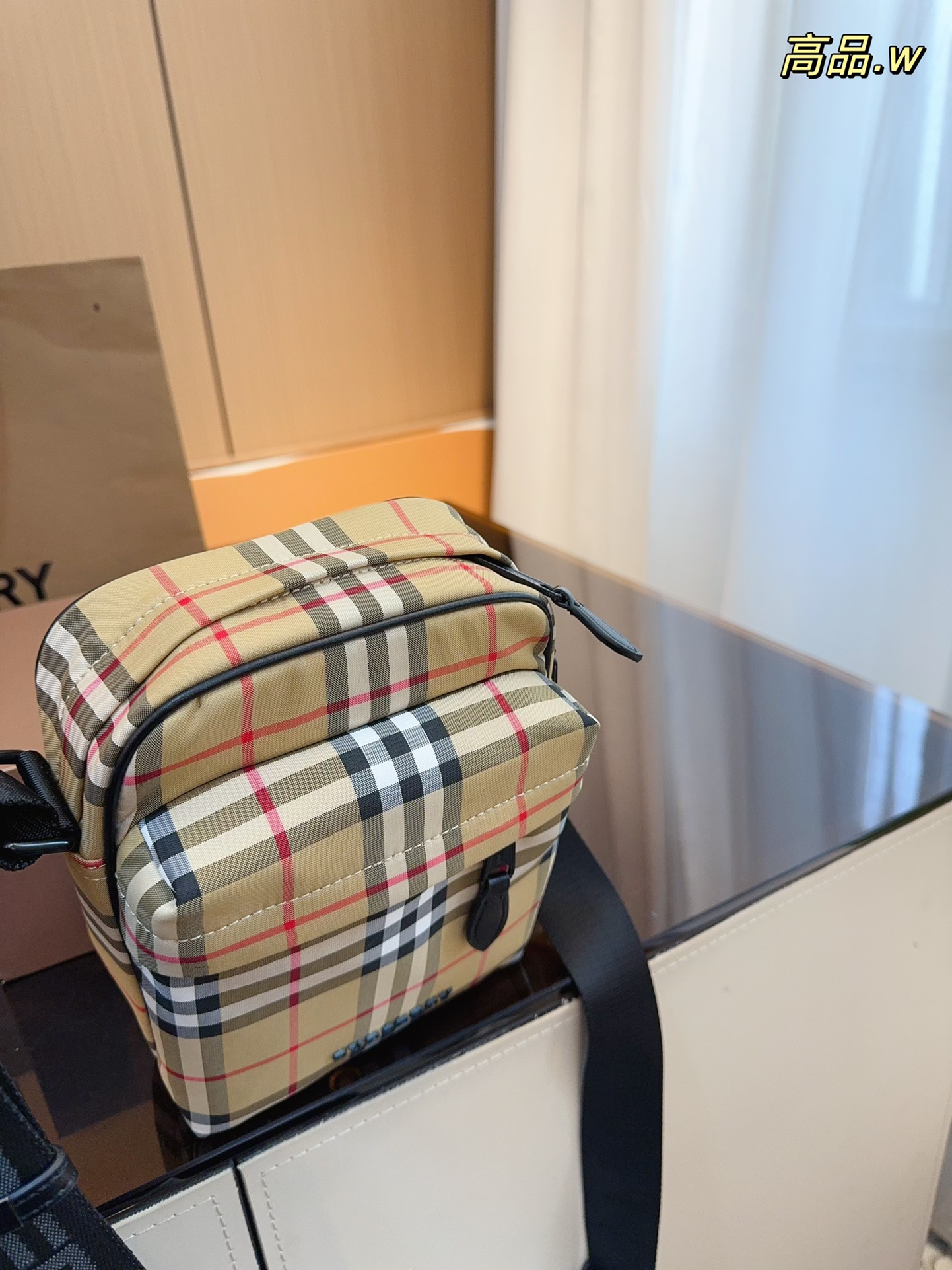 BB new arrival men and women bag size: 16*9*21cm