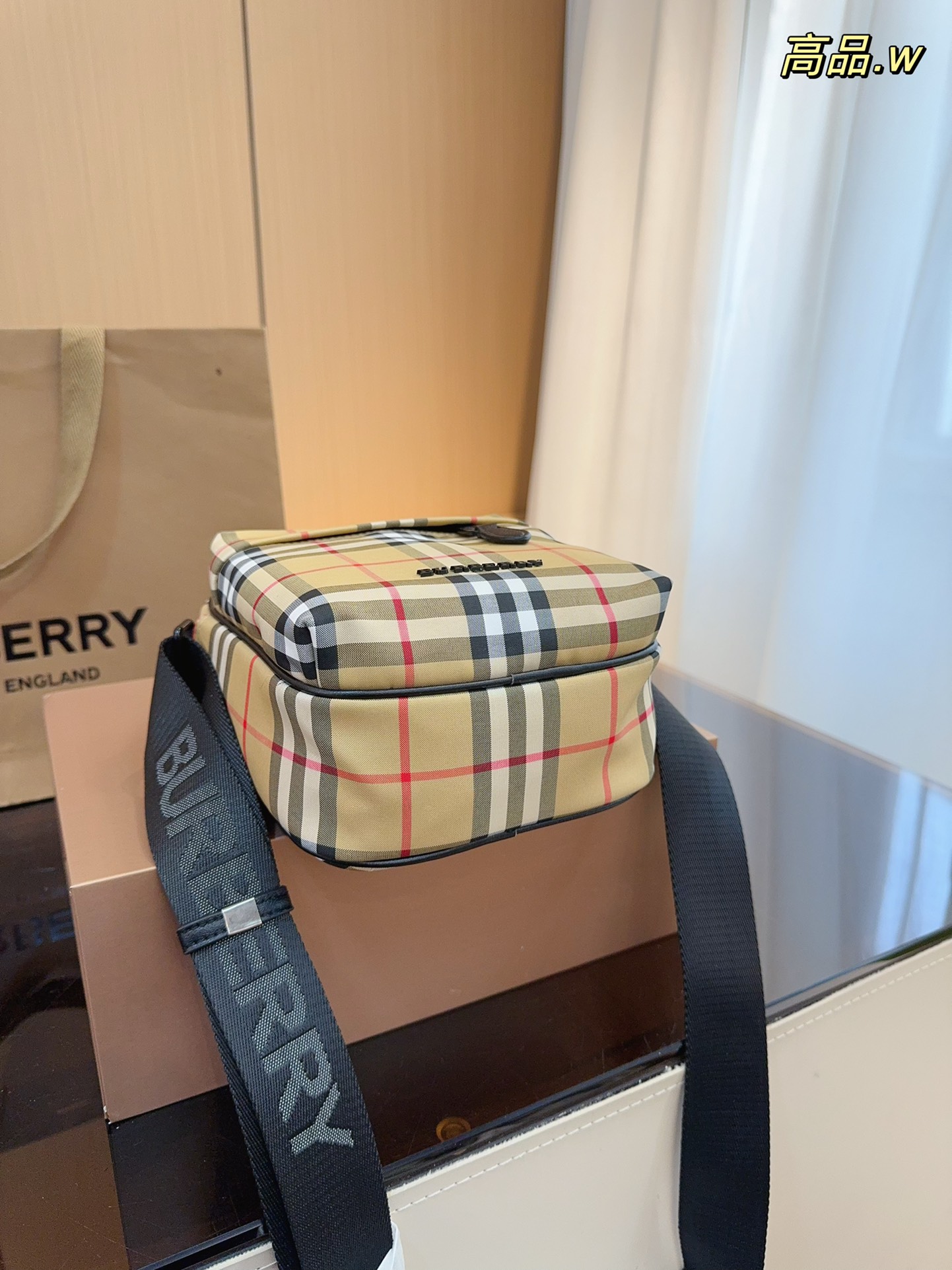 BB new arrival men and women bag size: 16*9*21cm