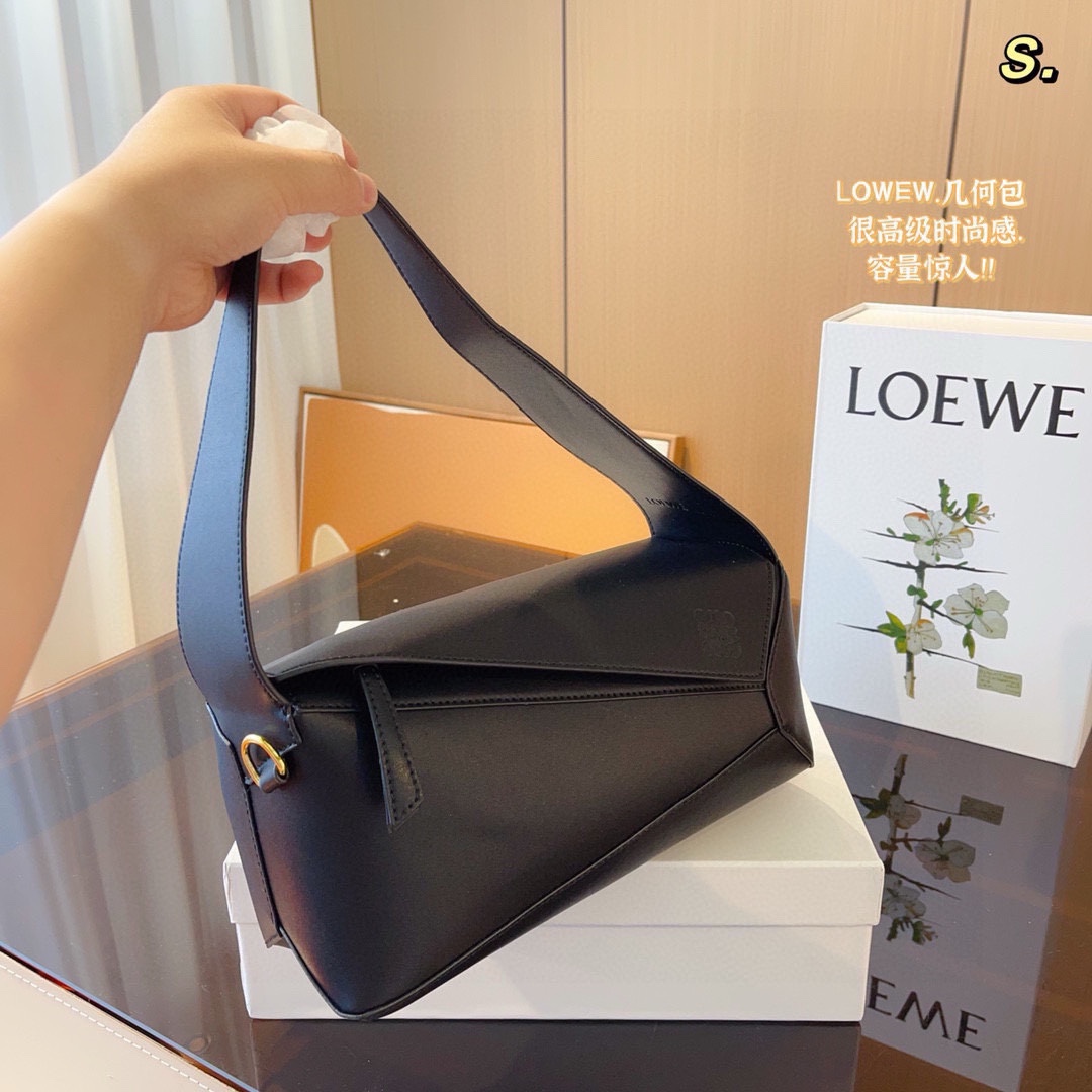 Loe puzzle hobo bag size : 29*10*14cm