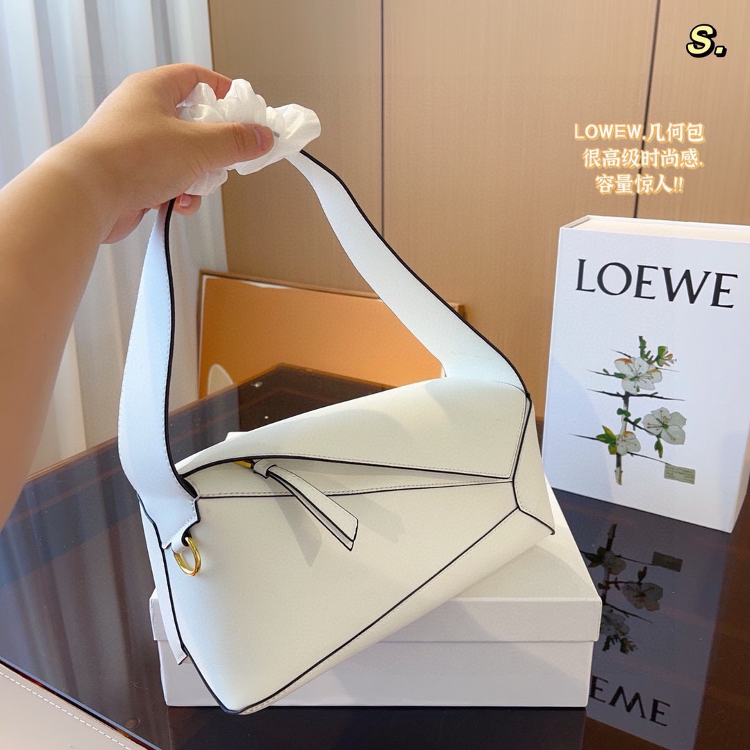 Loe puzzle hobo bag size : 29*10*14cm