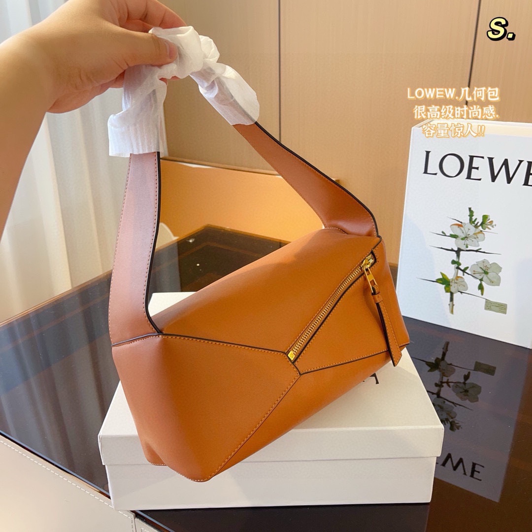 Loe puzzle hobo bag size : 29*10*14cm