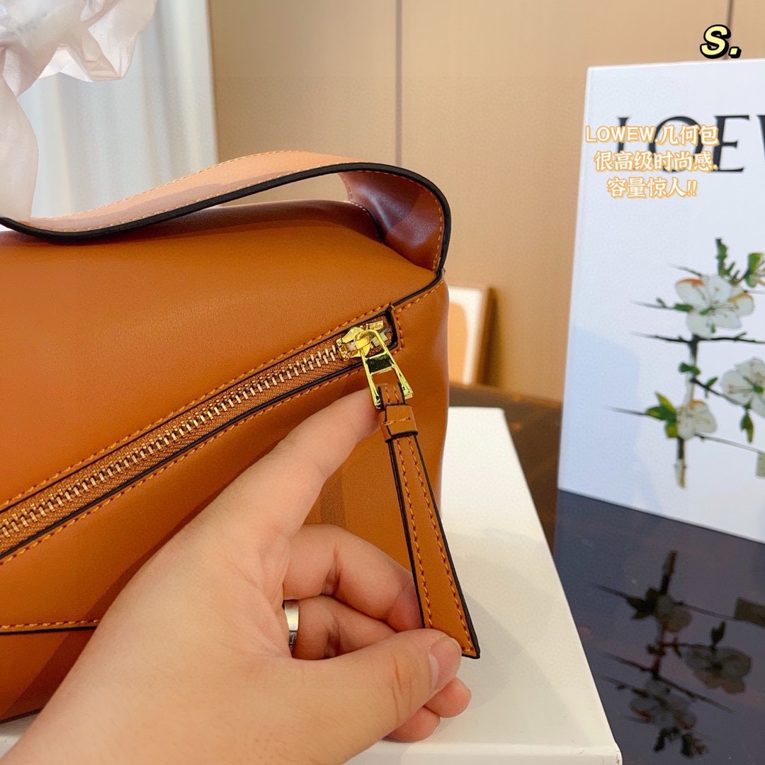 Loe puzzle hobo bag size : 29*10*14cm